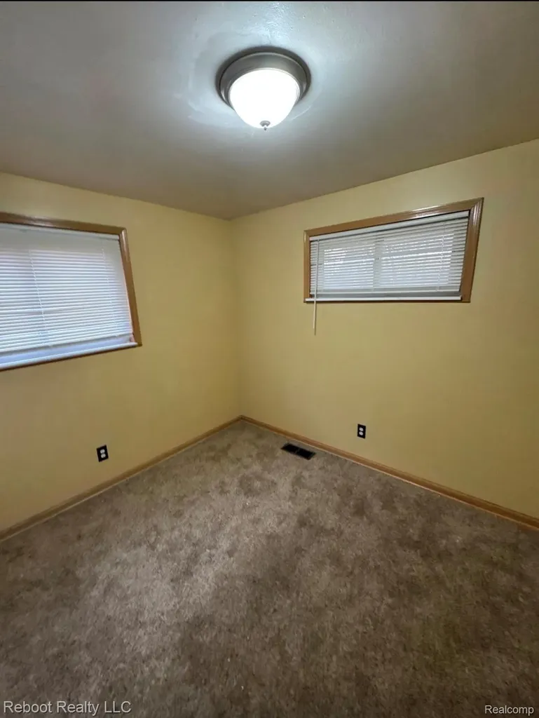 1617 Dillon Street Saginaw City MI 48601