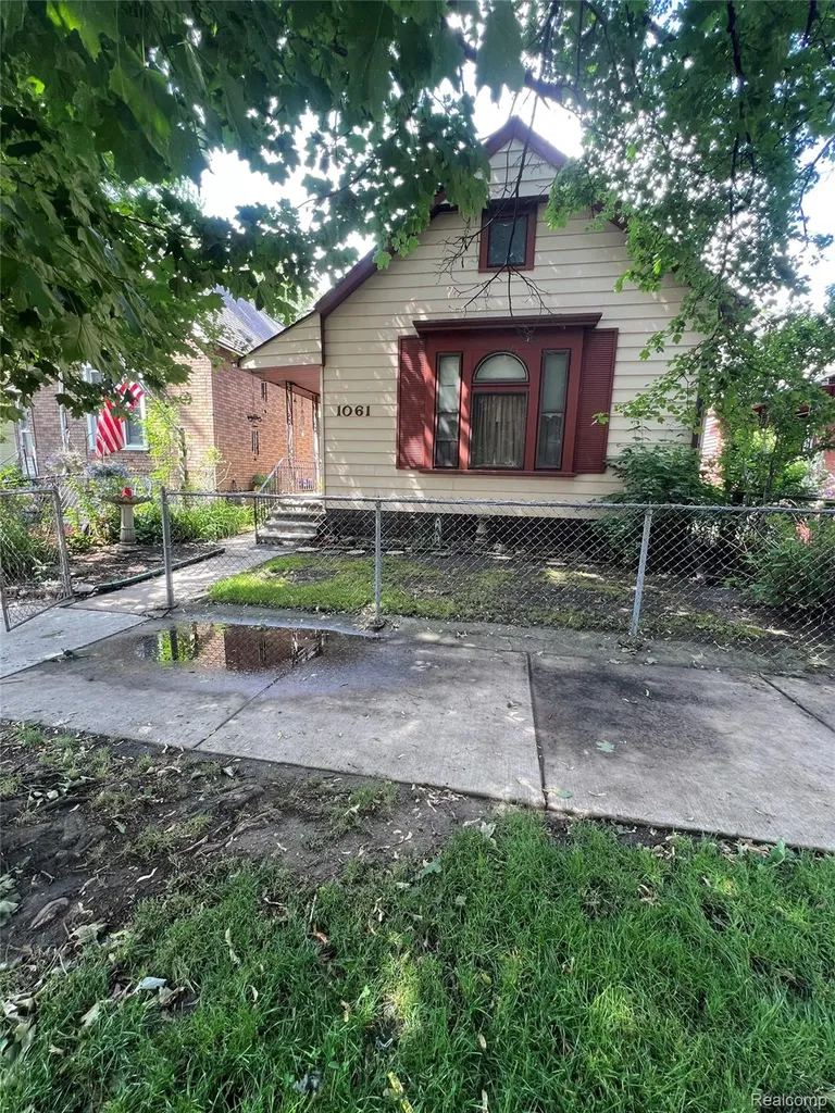 1061 Lansing Street Detroit City MI 48209