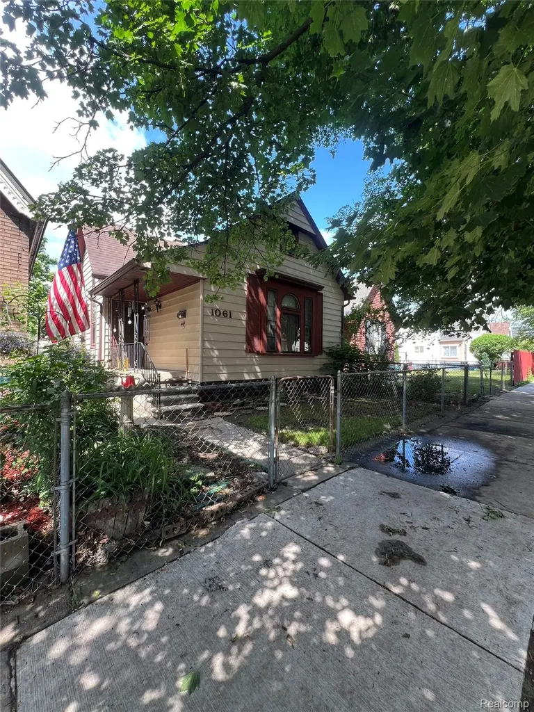 1061 Lansing Street Detroit City MI 48209