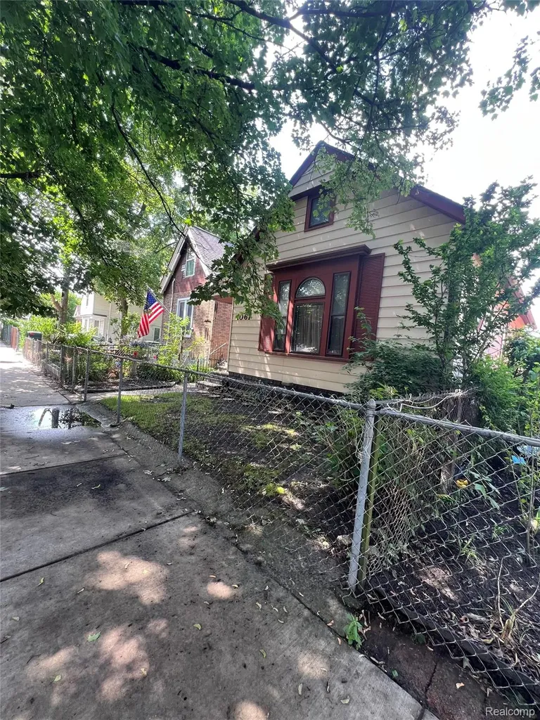 1061 Lansing Street Detroit City MI 48209