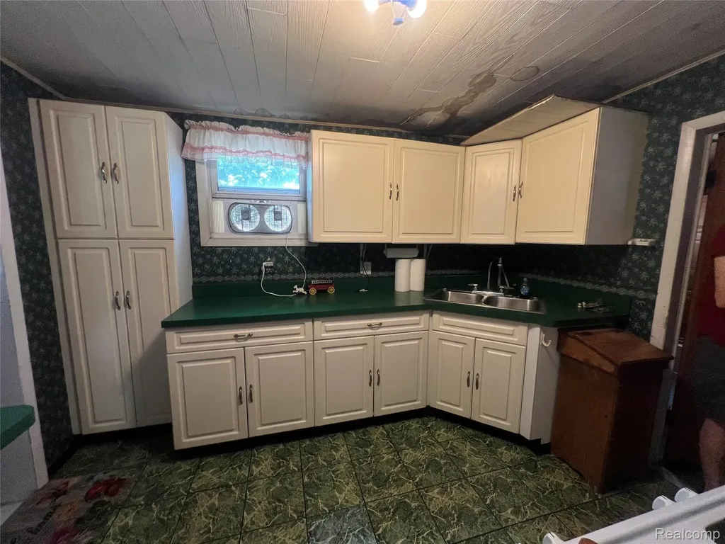 1061 Lansing Street Detroit City MI 48209