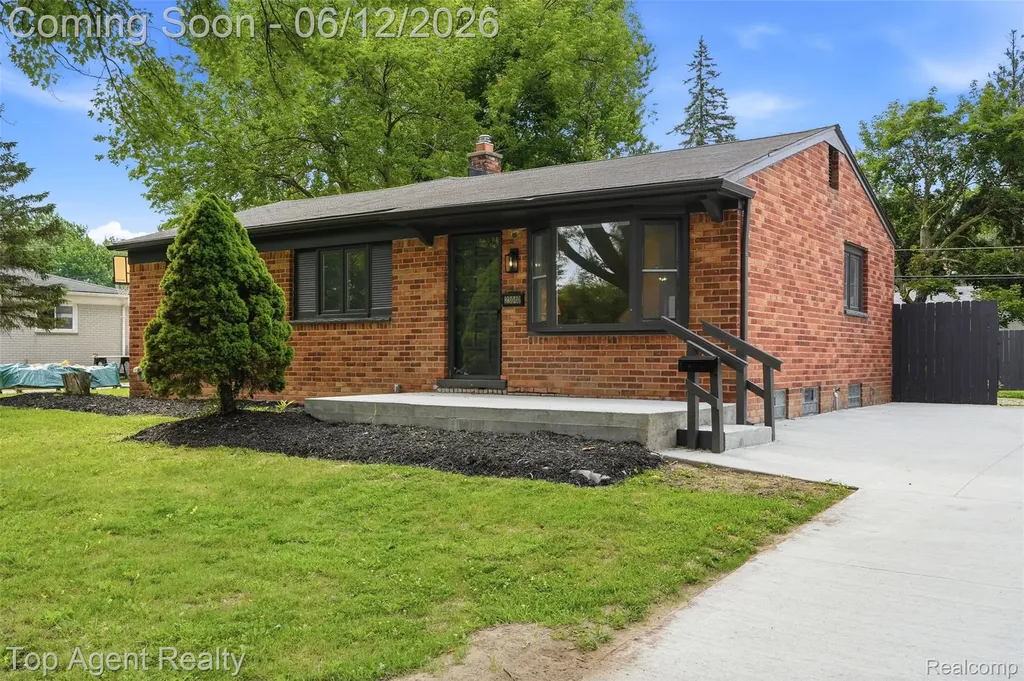 23040 Shiell Street Clinton Charter Township MI 48035