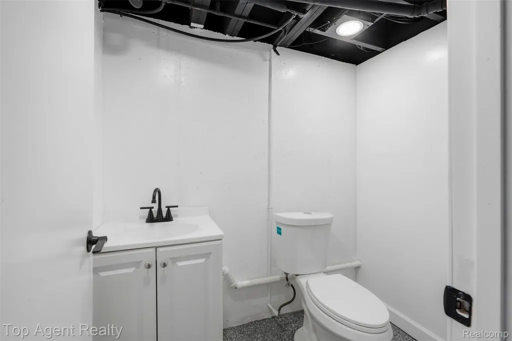23040 Shiell Street Clinton Charter Township MI 48035