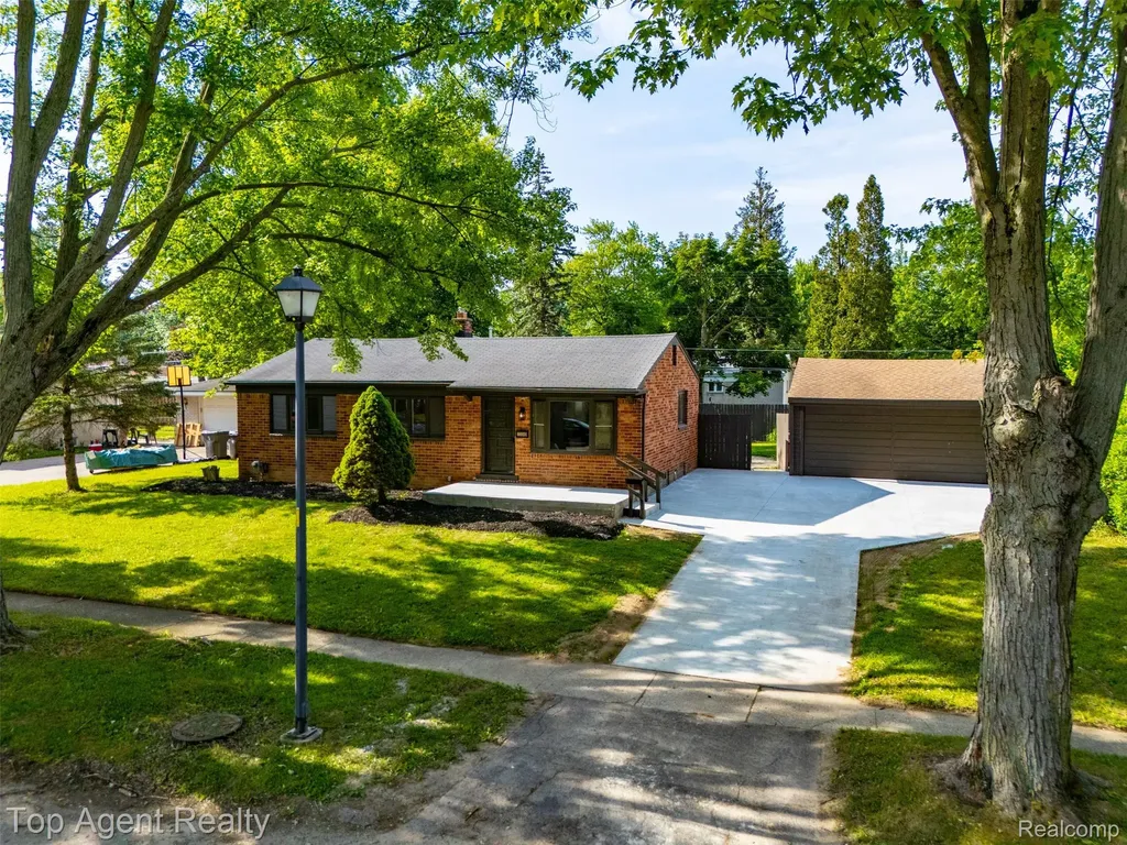 23040 Shiell Street Clinton Charter Township MI 48035