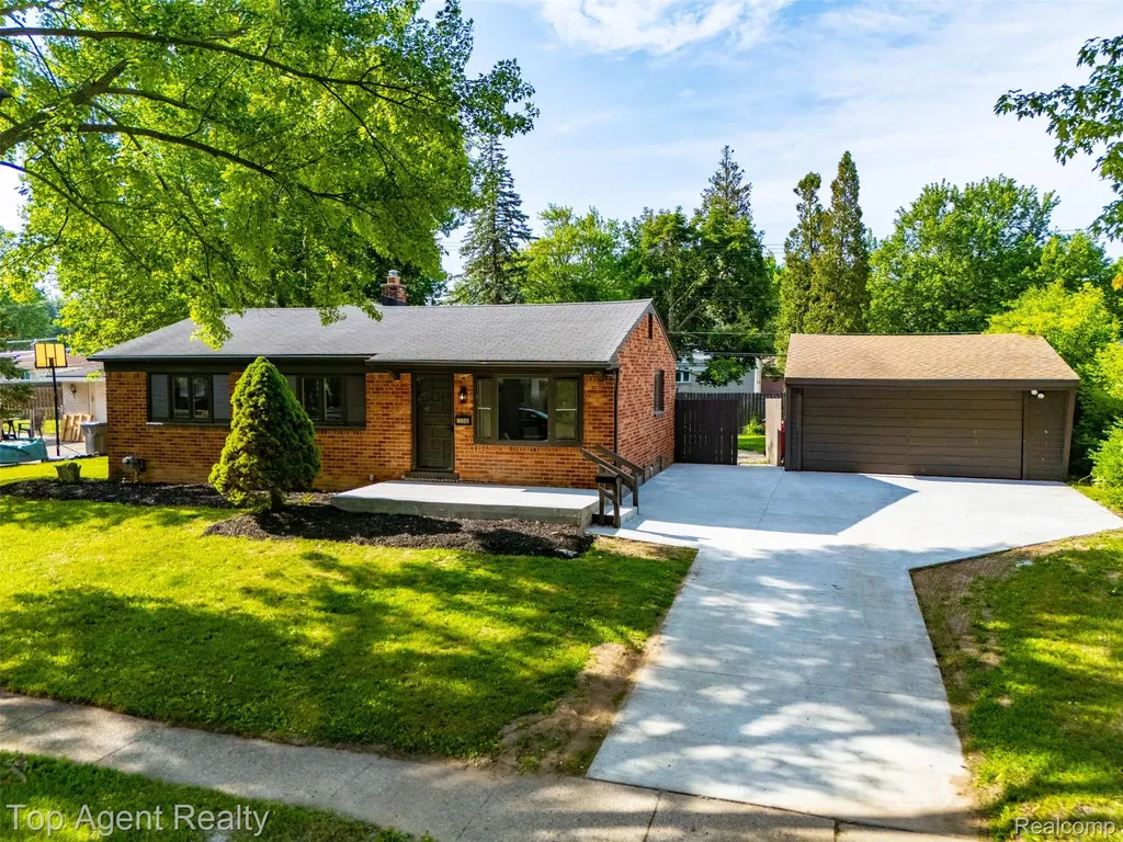 23040 Shiell Street Clinton Charter Township MI 48035