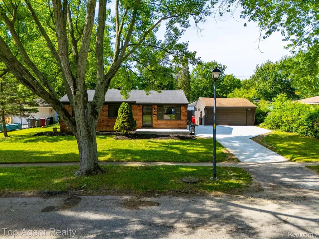 23040 Shiell Street Clinton Charter Township MI 48035