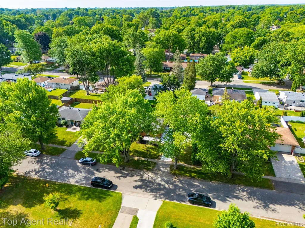 23040 Shiell Street Clinton Charter Township MI 48035