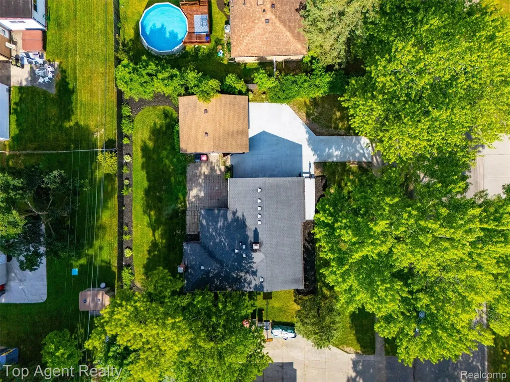 23040 Shiell Street Clinton Charter Township MI 48035