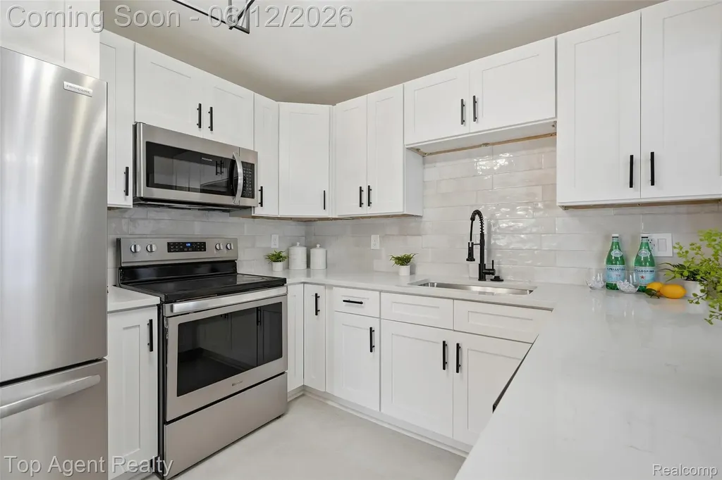 23040 Shiell Street Clinton Charter Township MI 48035