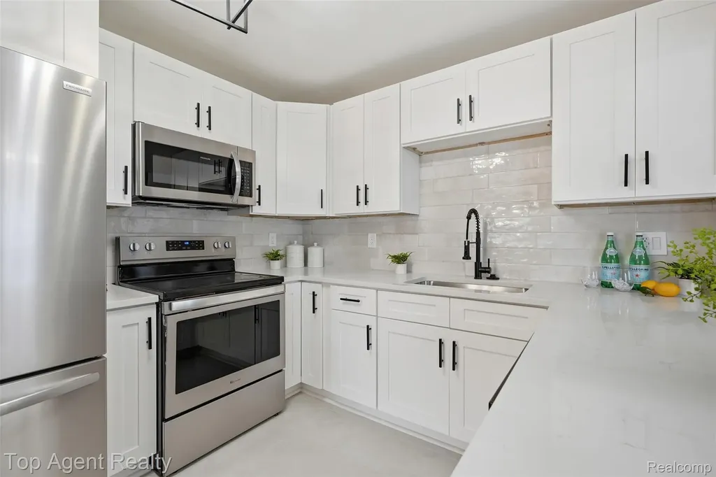 23040 Shiell Street Clinton Charter Township MI 48035