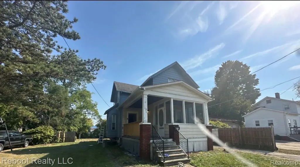 1814 Schaefer Street Saginaw City MI 48602