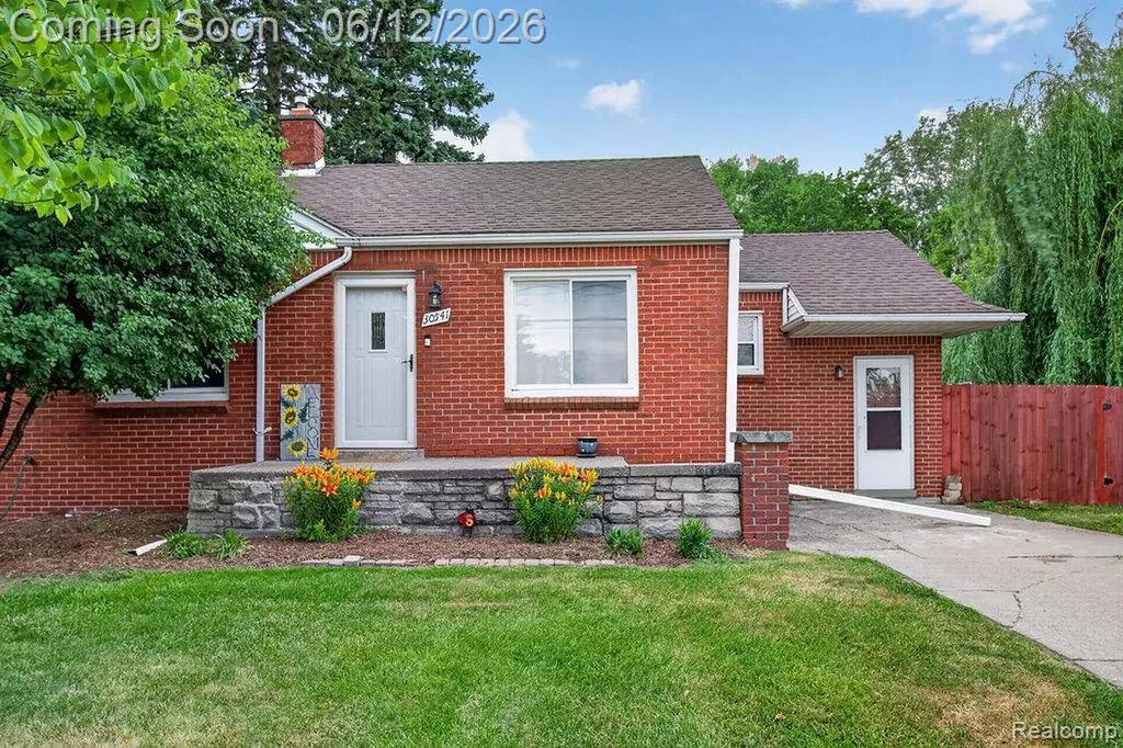 30541 Utica Road Roseville City MI 48066