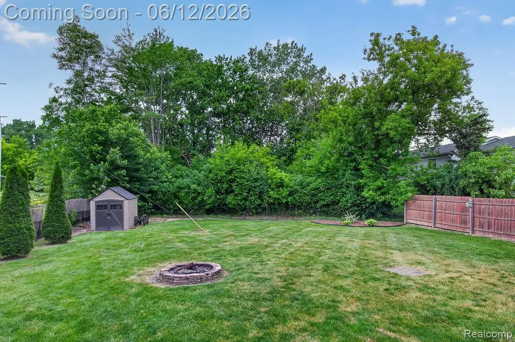 30541 Utica Road Roseville City MI 48066
