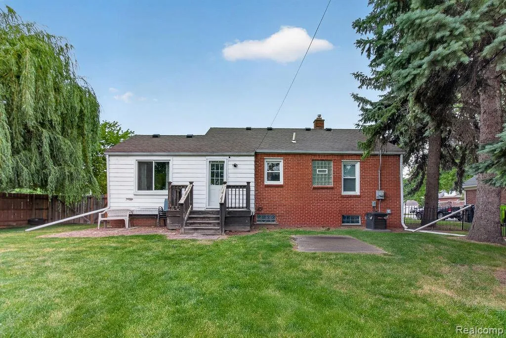 30541 Utica Road Roseville City MI 48066