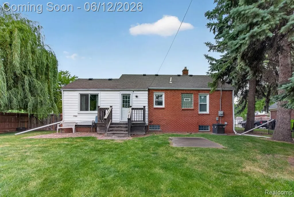 30541 Utica Road Roseville City MI 48066