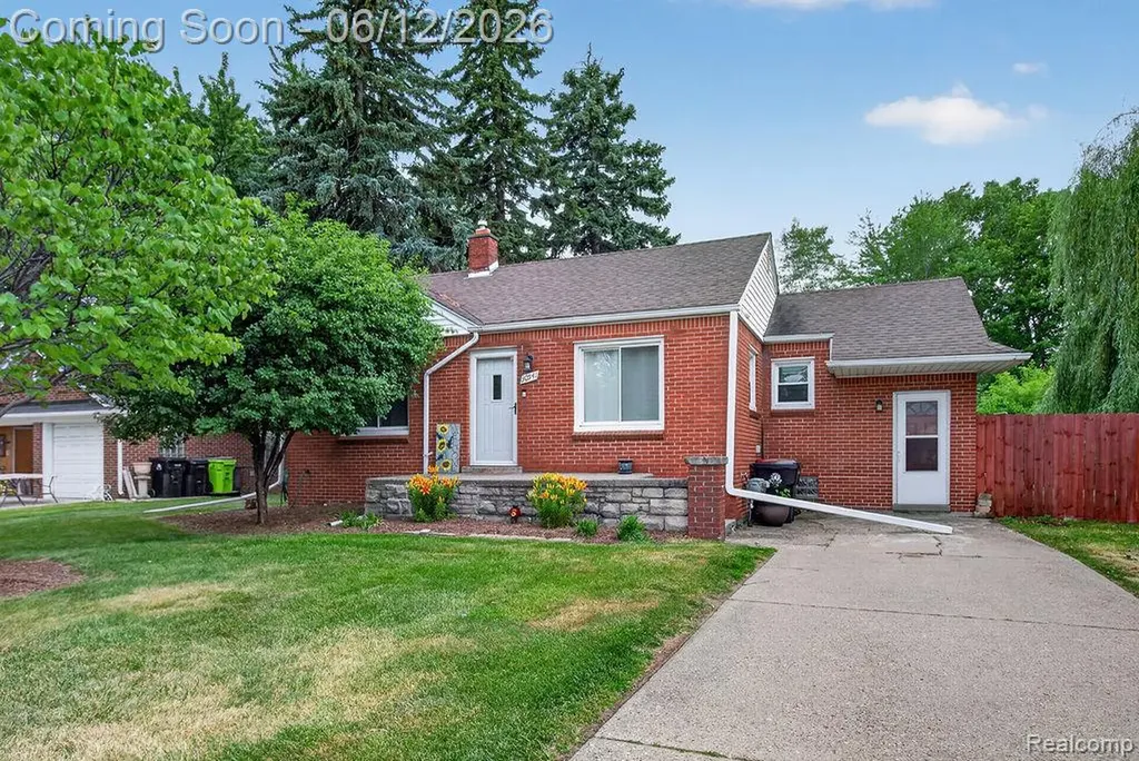 30541 Utica Road Roseville City MI 48066