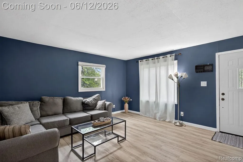 30541 Utica Road Roseville City MI 48066