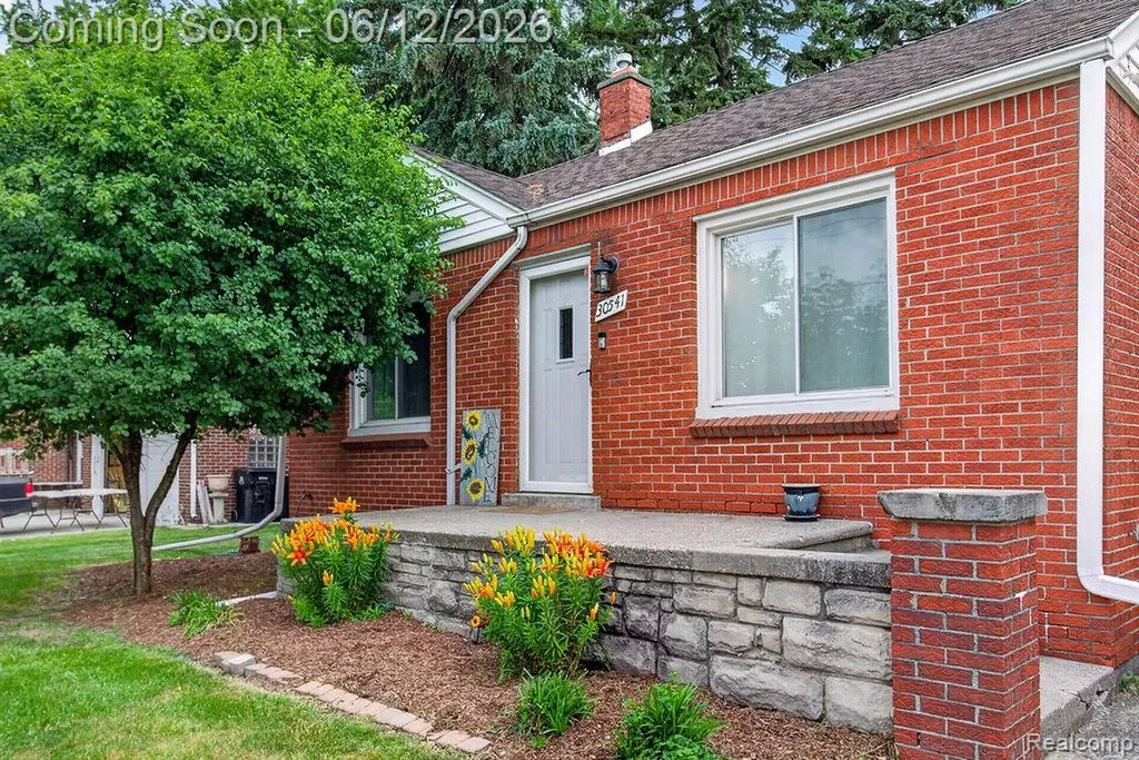 30541 Utica Road Roseville City MI 48066