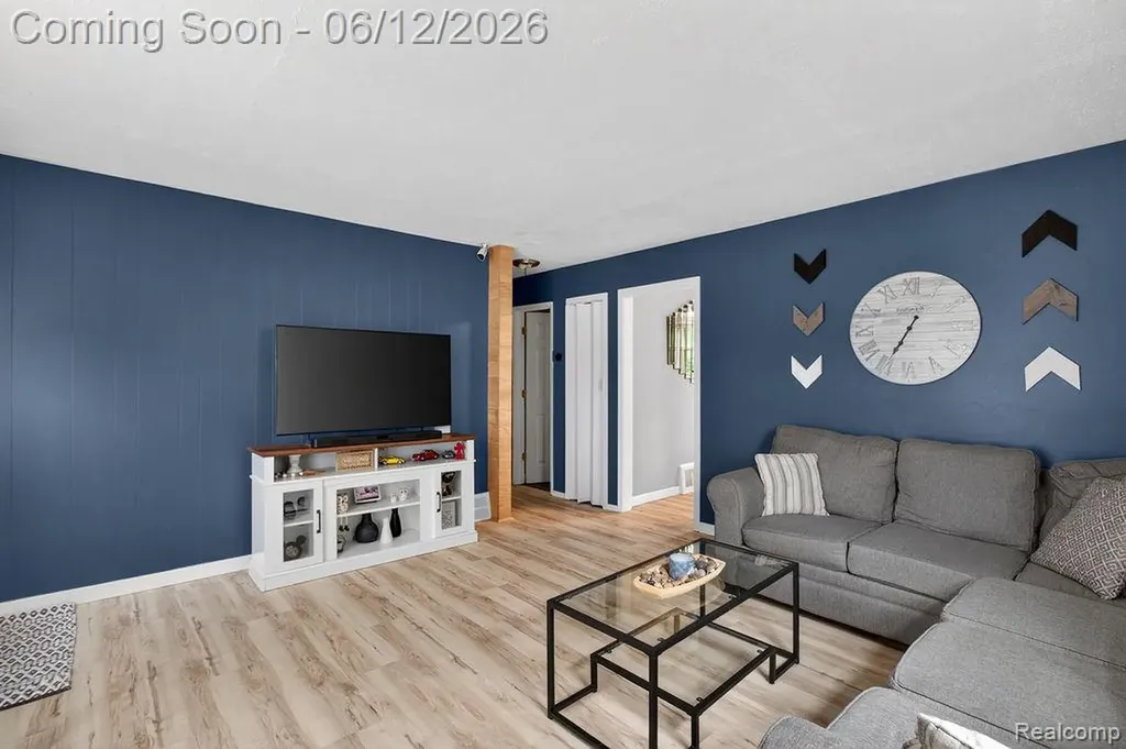 30541 Utica Road Roseville City MI 48066