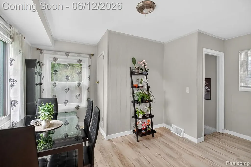 30541 Utica Road Roseville City MI 48066