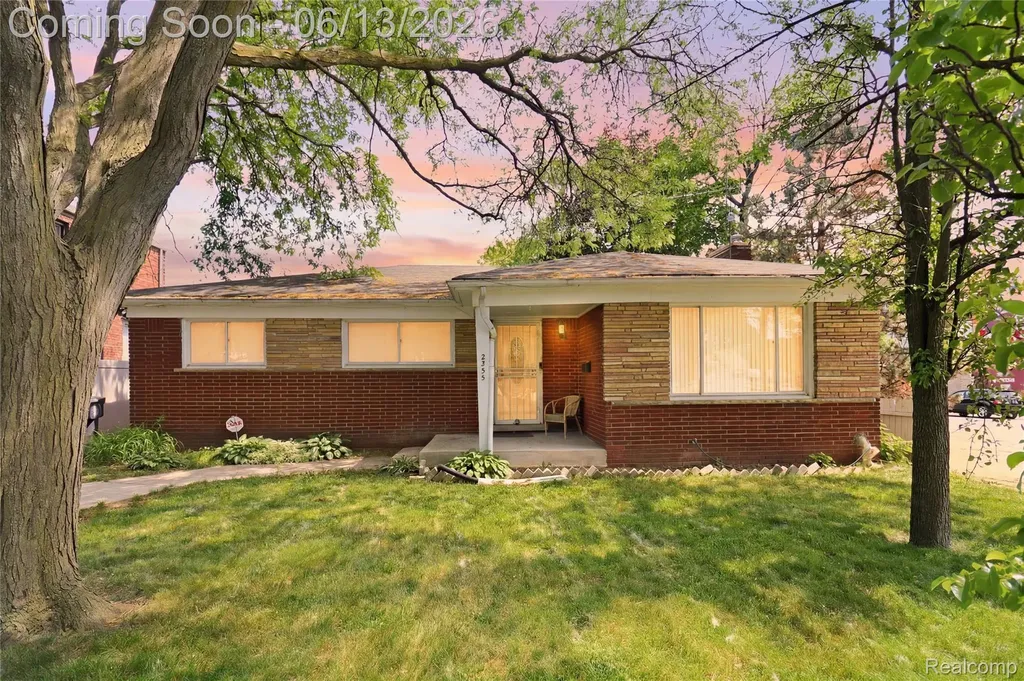 2555 W Boston Boulevard Detroit City MI 48206