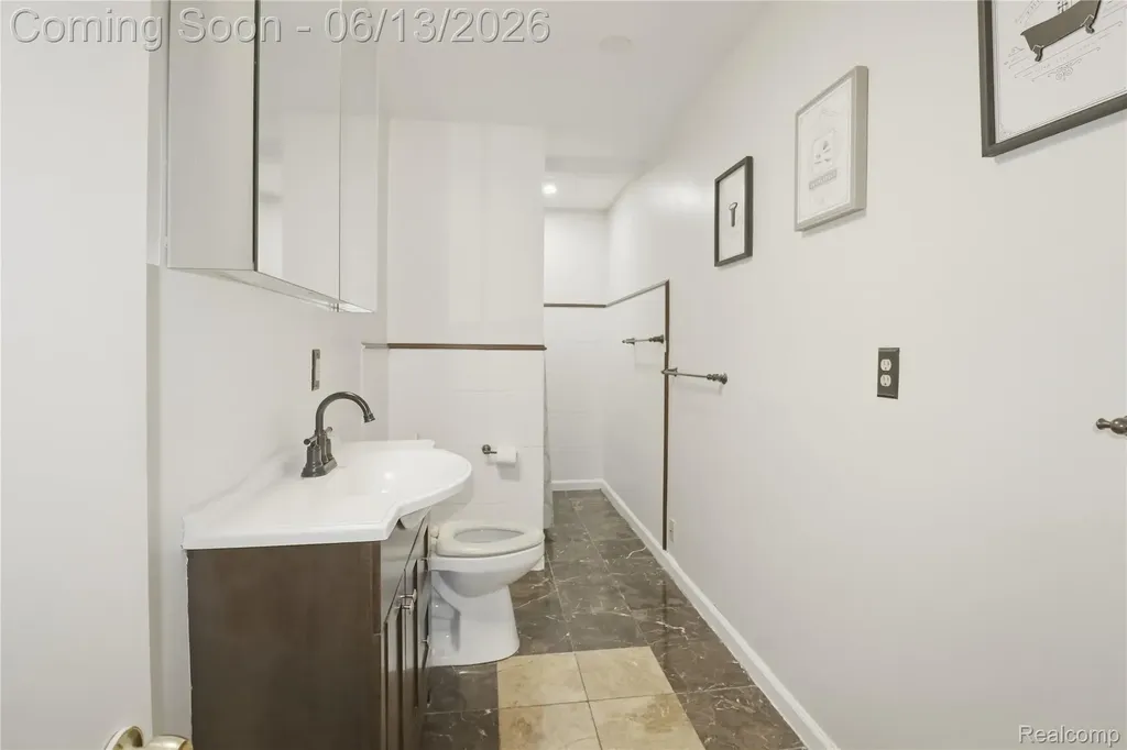 2555 W Boston Boulevard Detroit City MI 48206