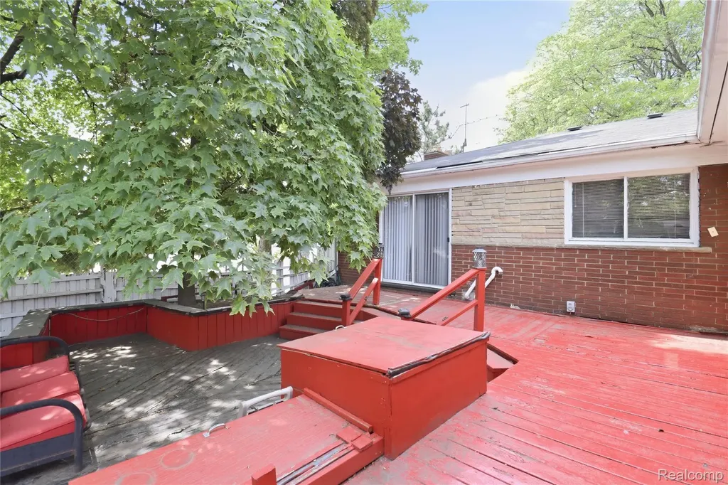 2555 W Boston Boulevard Detroit City MI 48206