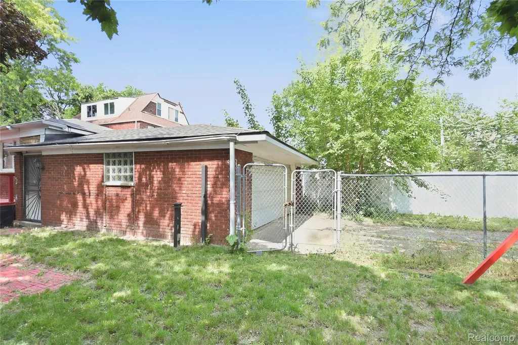 2555 W Boston Boulevard Detroit City MI 48206