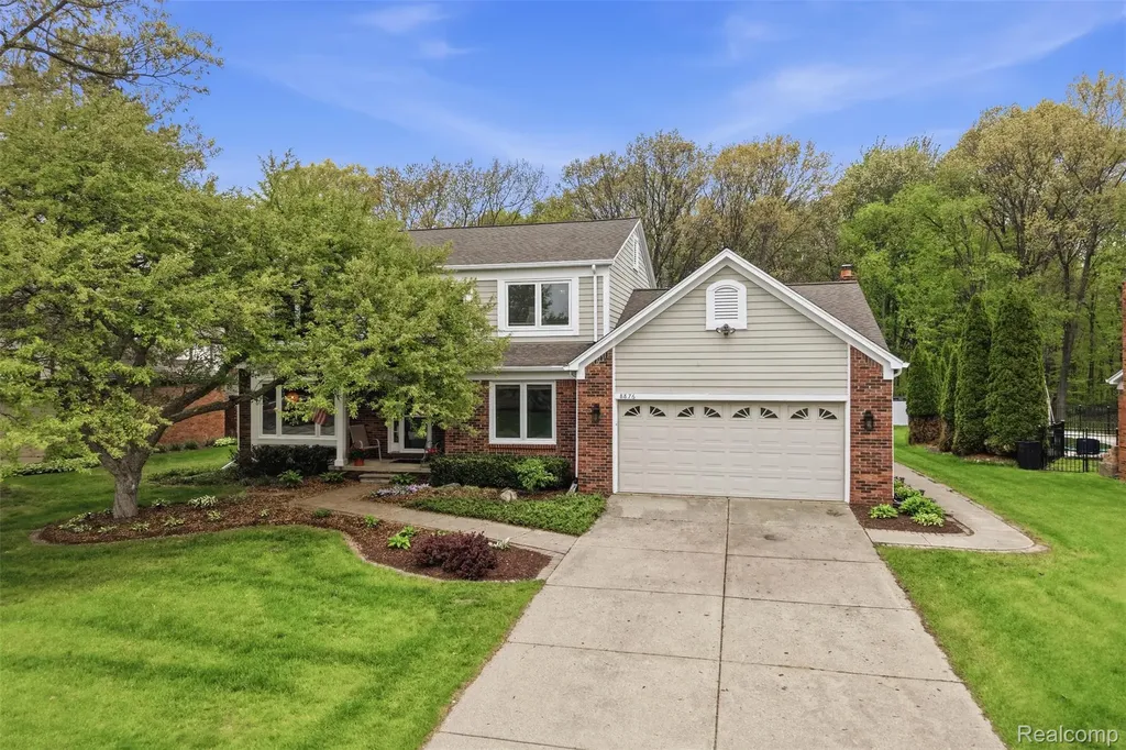 8876 Wintercove Drive Commerce Charter Township MI 48382