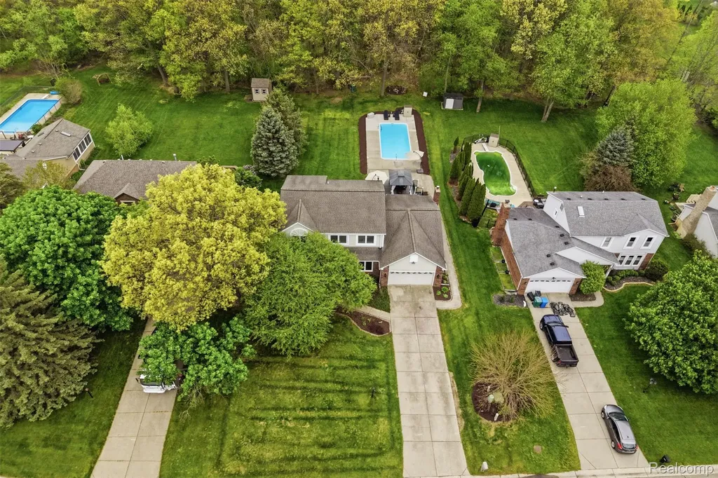 8876 Wintercove Drive Commerce Charter Township MI 48382