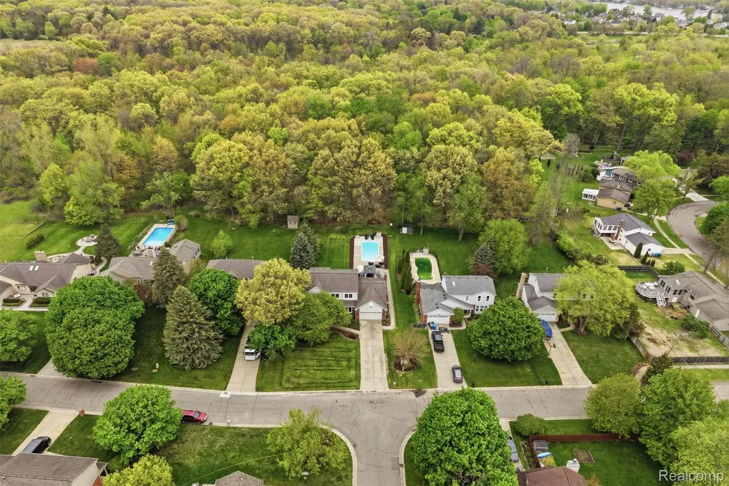 8876 Wintercove Drive Commerce Charter Township MI 48382