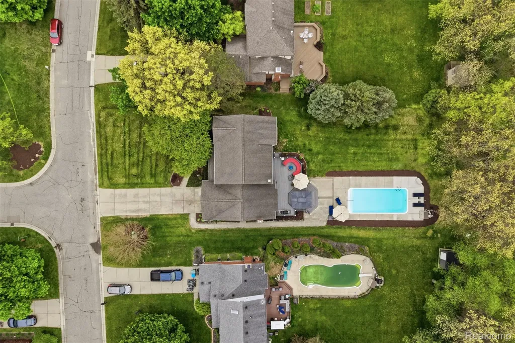 8876 Wintercove Drive Commerce Charter Township MI 48382