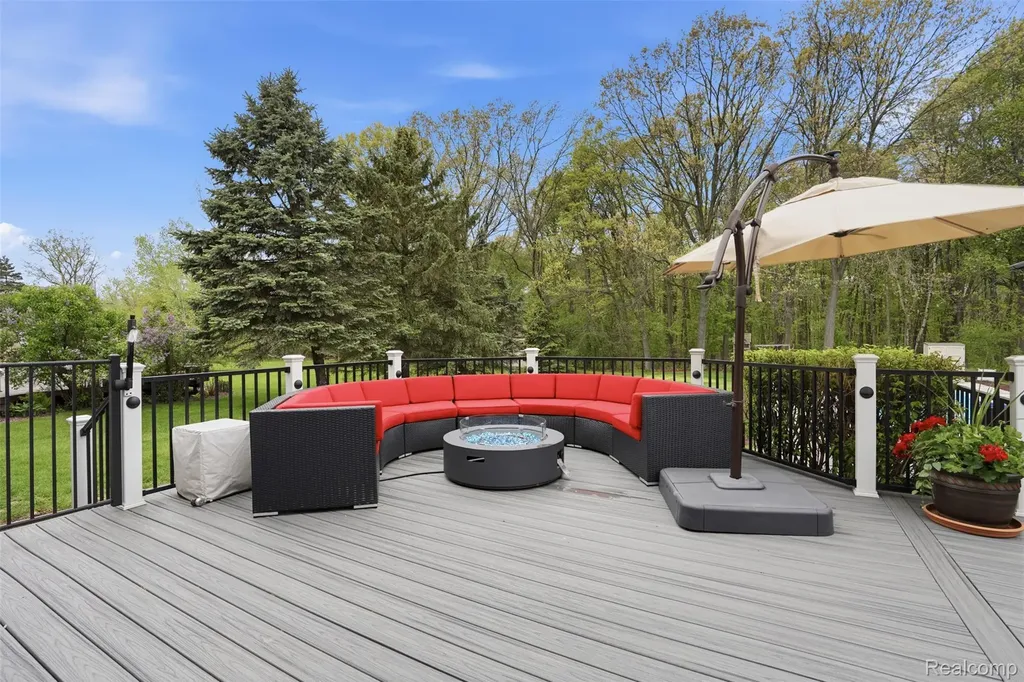 8876 Wintercove Drive Commerce Charter Township MI 48382