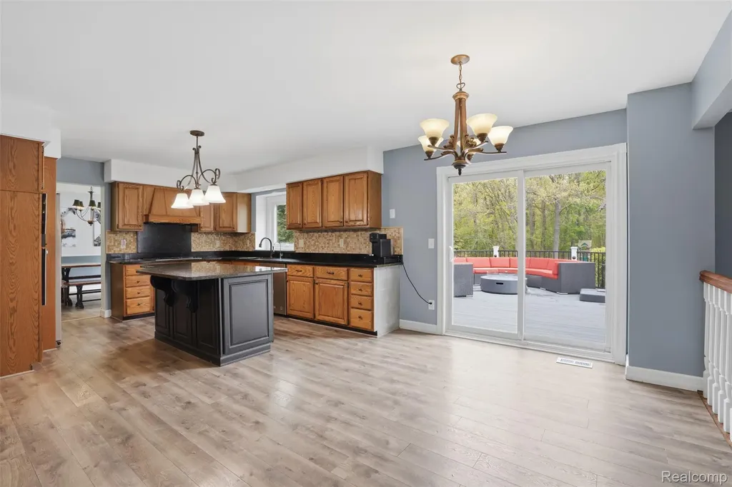 8876 Wintercove Drive Commerce Charter Township MI 48382