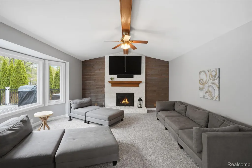 8876 Wintercove Drive Commerce Charter Township MI 48382