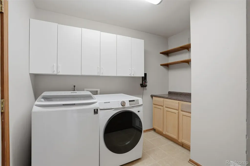 8876 Wintercove Drive Commerce Charter Township MI 48382