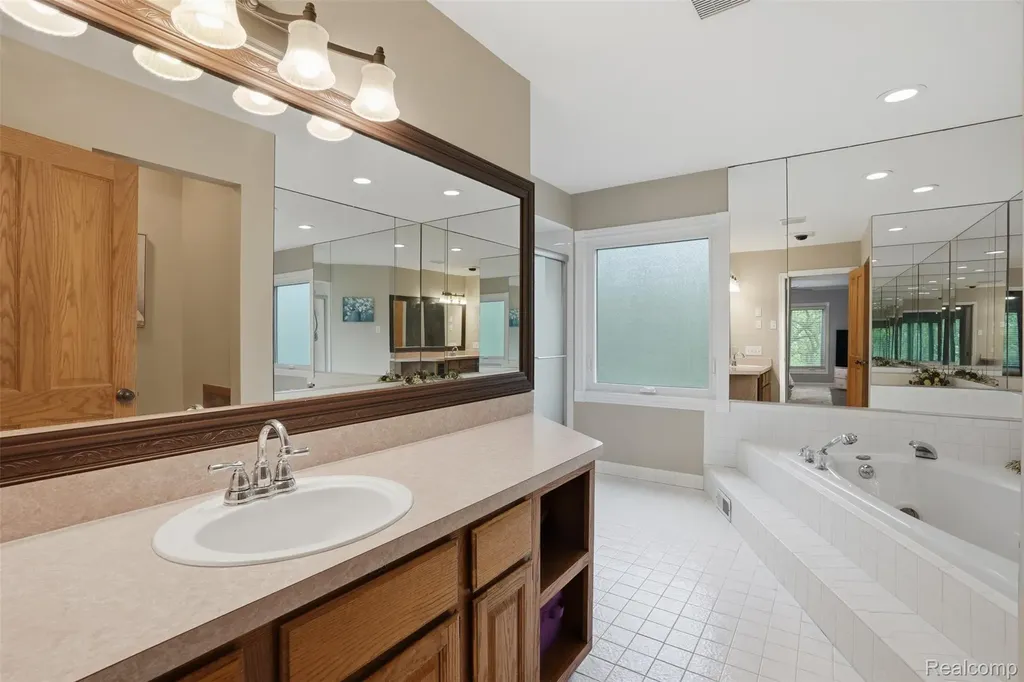 8876 Wintercove Drive Commerce Charter Township MI 48382