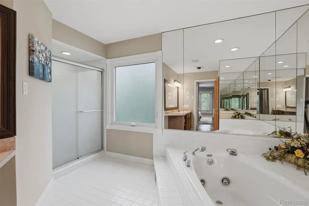 8876 Wintercove Drive Commerce Charter Township MI 48382
