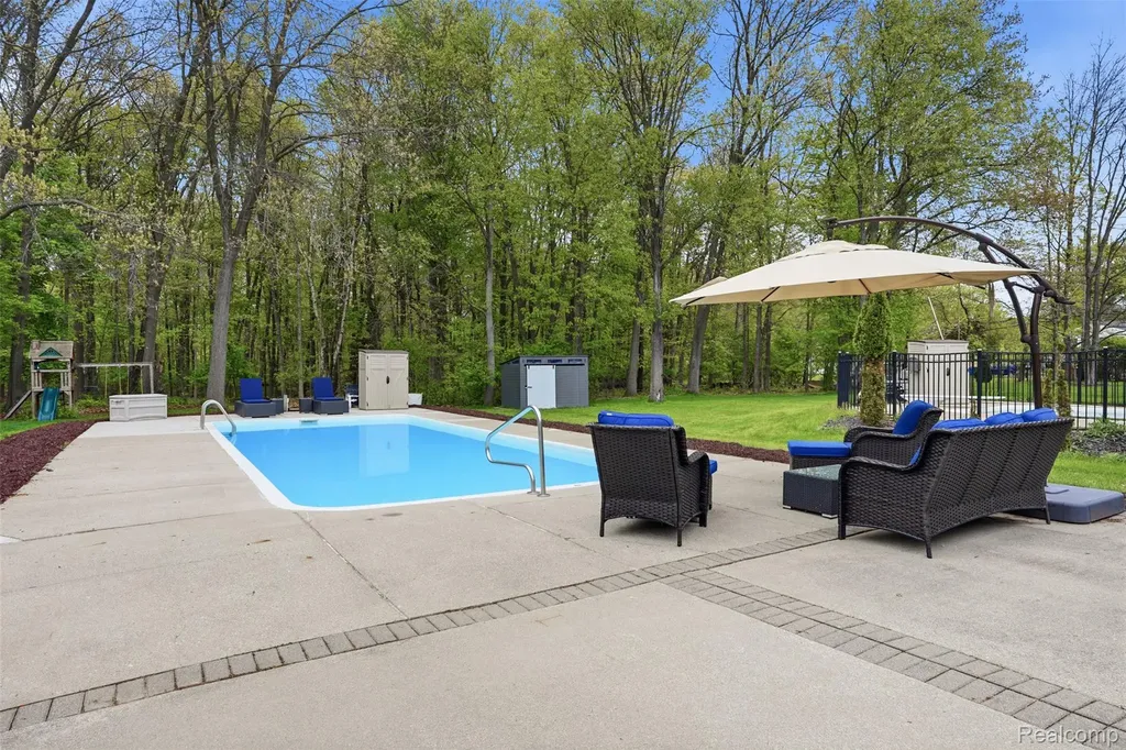 8876 Wintercove Drive Commerce Charter Township MI 48382