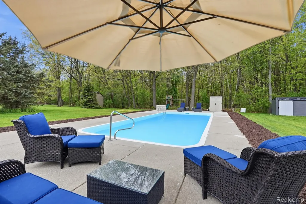 8876 Wintercove Drive Commerce Charter Township MI 48382