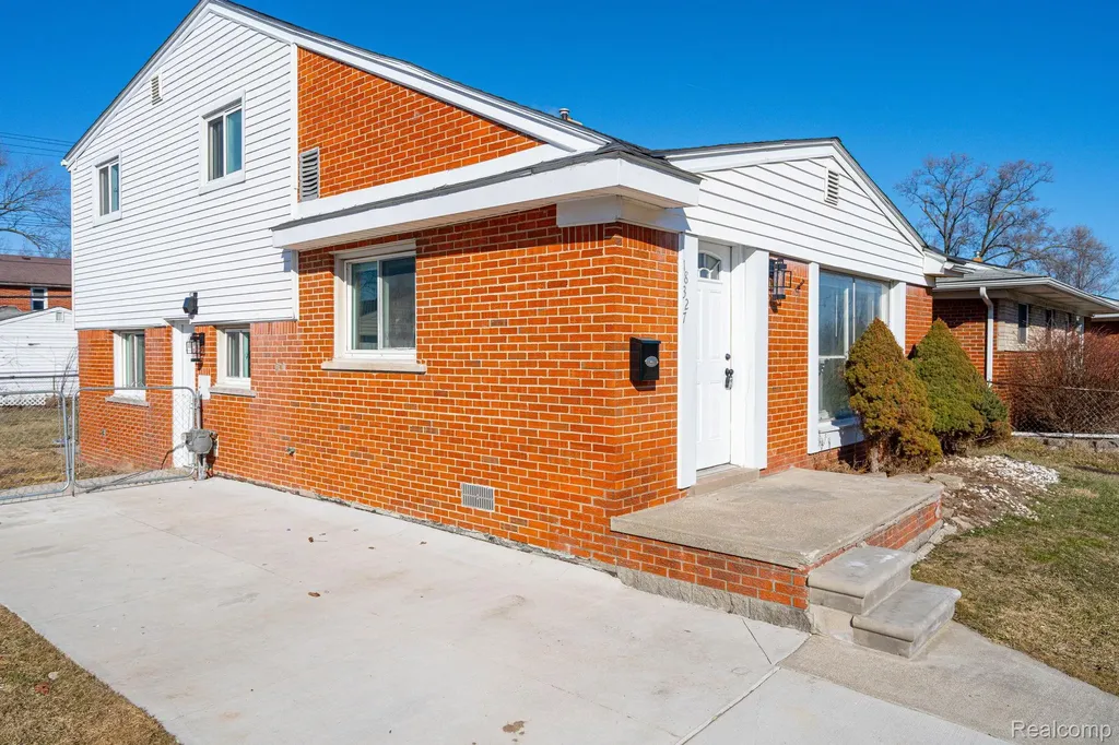 18327 E 13 Mile Road Fraser City MI 48026