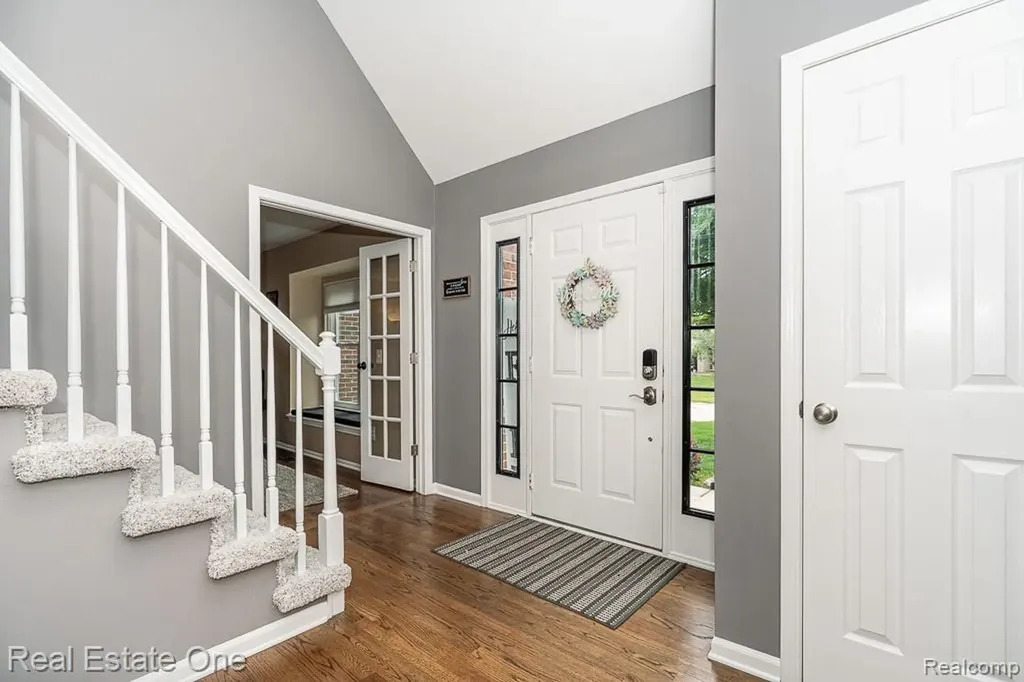 1043 Ridgeview Circle Orion Charter Township MI 48362