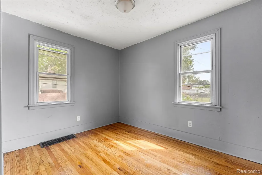 32 W Woodward Street Ecorse City MI 48229
