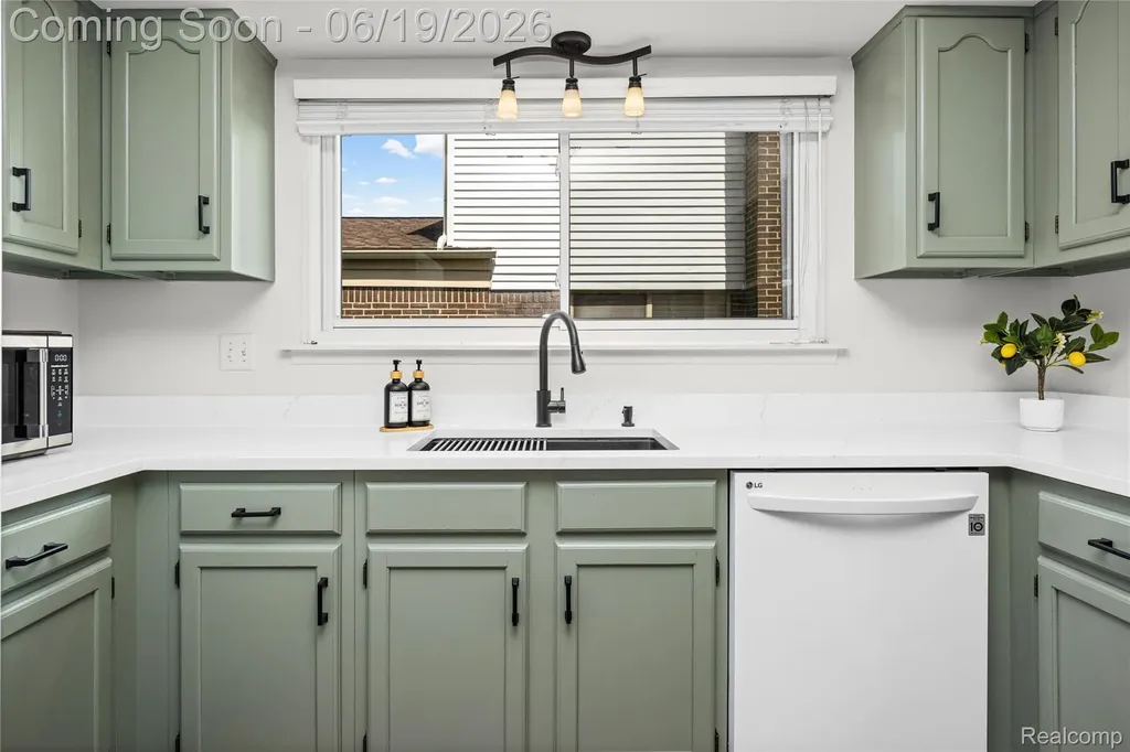 3433 Dobbin Drive Sterling Heights City MI 48310