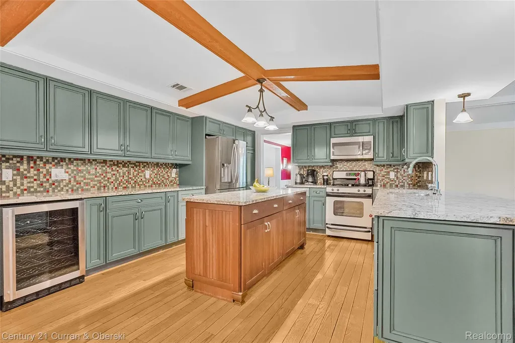 5994 Glen Eagles Drive West Bloomfield Charter Township MI 48323