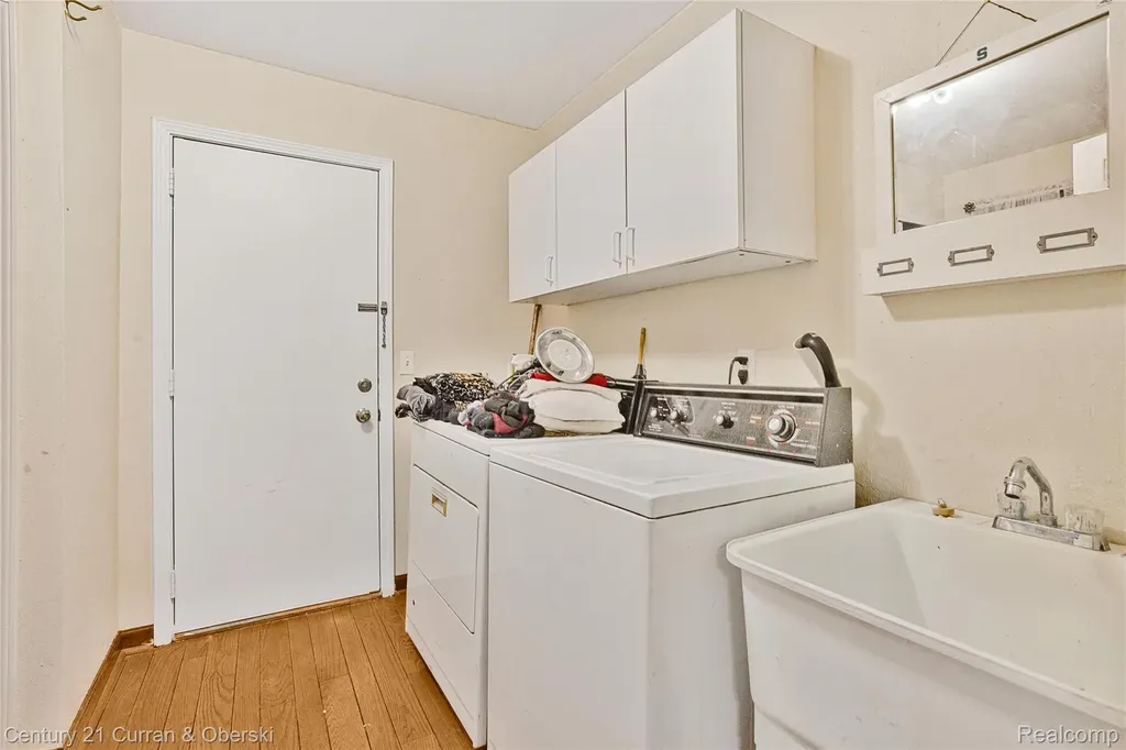 5994 Glen Eagles Drive West Bloomfield Charter Township MI 48323