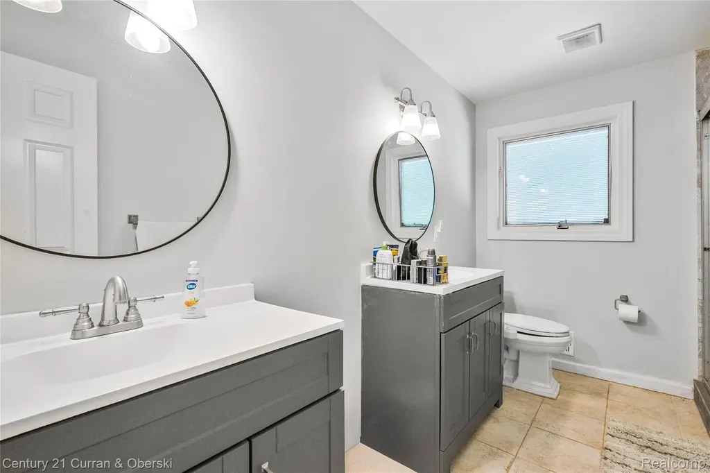 5994 Glen Eagles Drive West Bloomfield Charter Township MI 48323