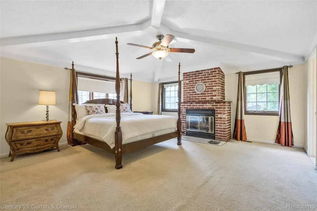 5994 Glen Eagles Drive West Bloomfield Charter Township MI 48323