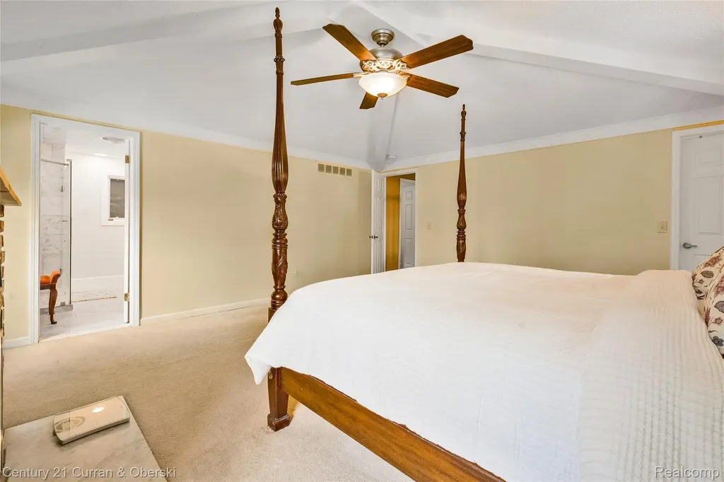 5994 Glen Eagles Drive West Bloomfield Charter Township MI 48323