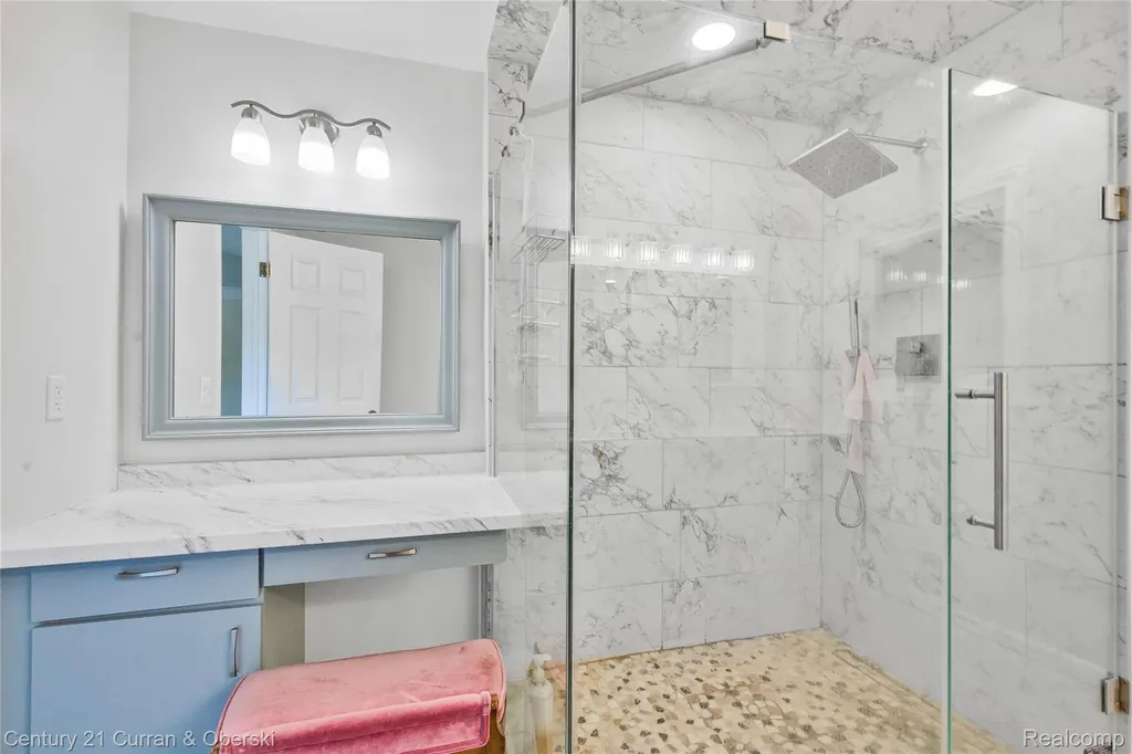 5994 Glen Eagles Drive West Bloomfield Charter Township MI 48323